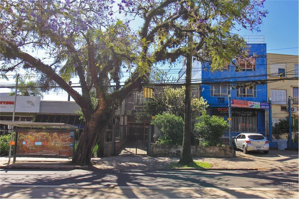 Casa 3 dormitórios no bairro Petrópolis