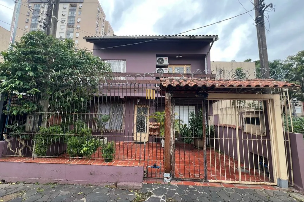 Casa 5 dormitórios no bairro Partenon