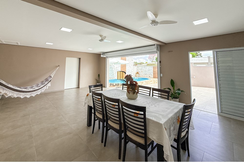 Casa 3 dormitórios no bairro Igara