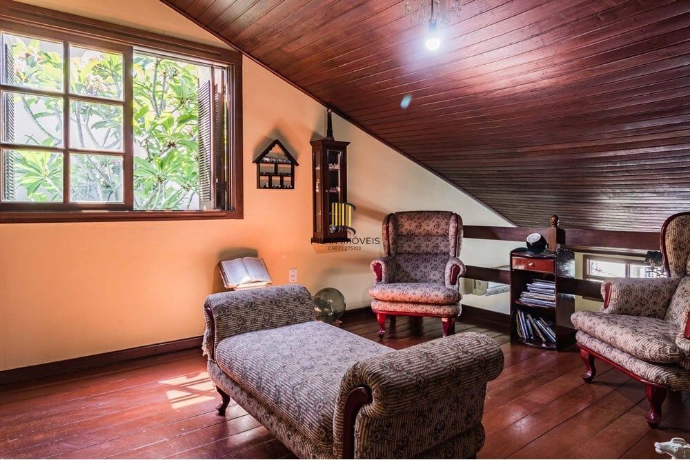 Casa 4 dormitórios no bairro Partenon