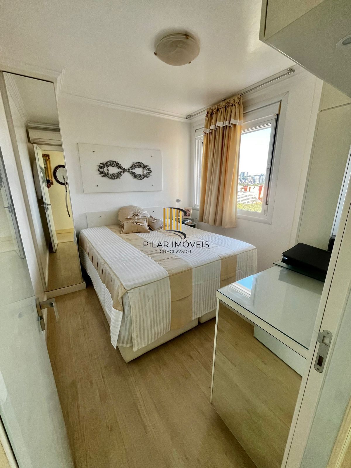 Lindo apto no Jardim Europa, 10º andar, sol e vista, mobiliado, 02 vagas fixas