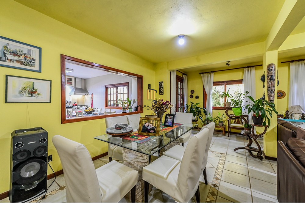 Casa 4 dormitórios no bairro Cascata