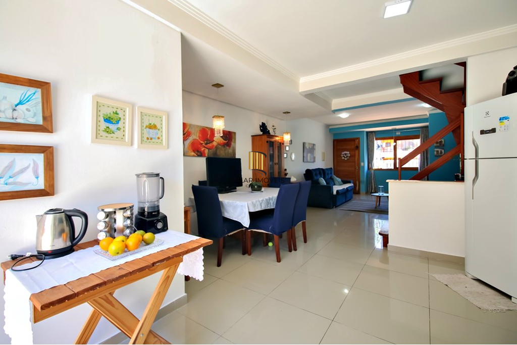 Casa 3 dormitórios no bairro Guarujá