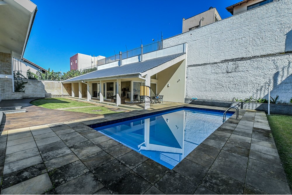 Casa 4 dormitórios no bairro Morro Santana
