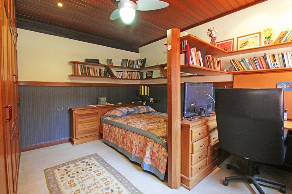Casa de Condomínio 4 dormitórios no bairro Santa Tereza