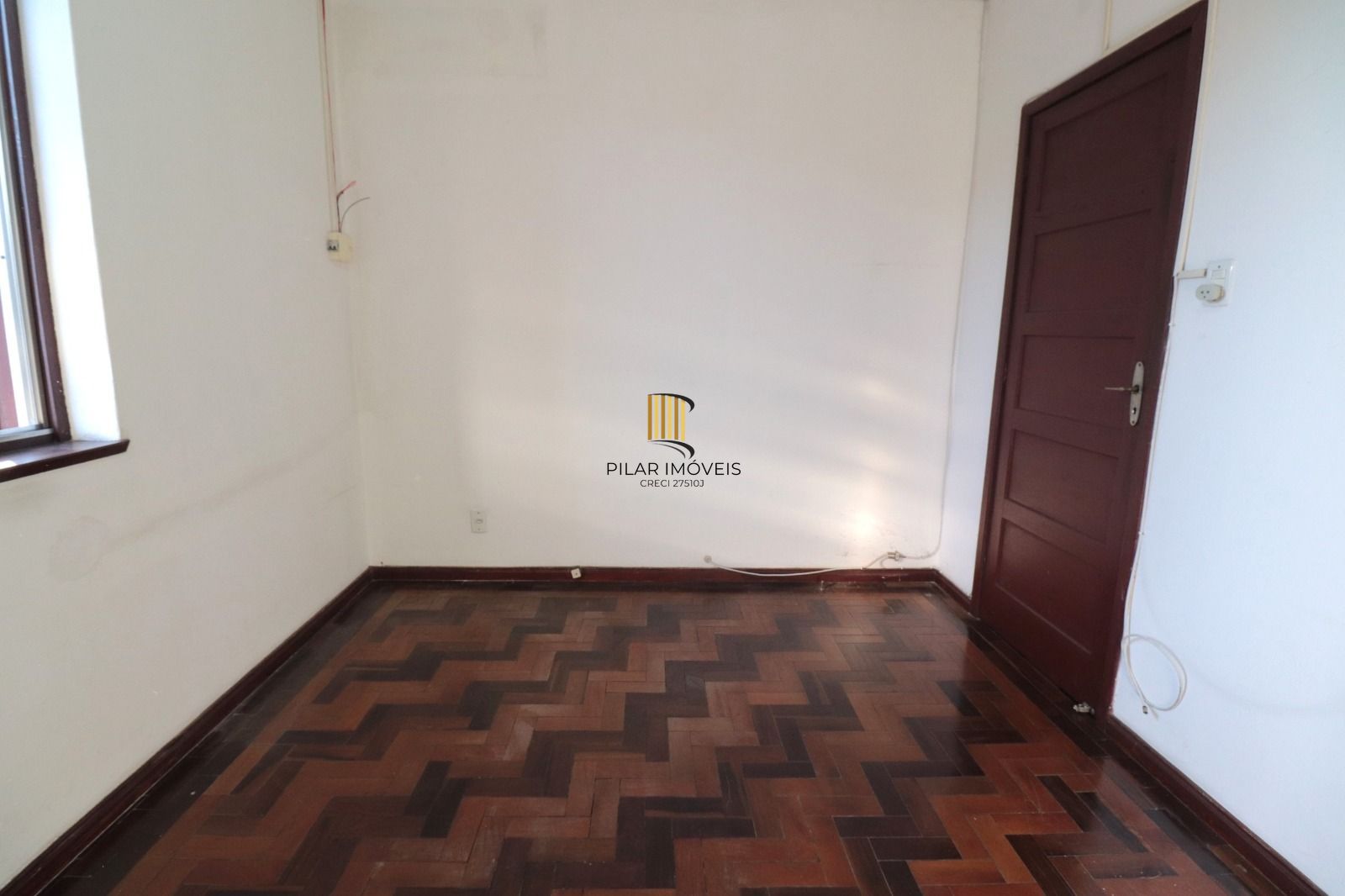 Apto no IAPI, 02 dorm com vaga de garagem