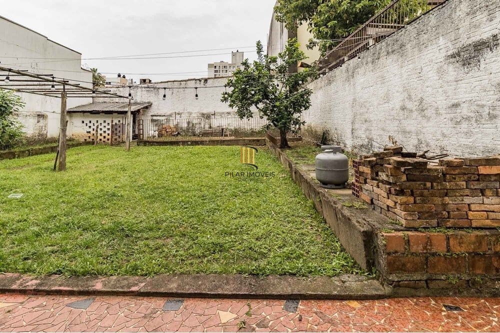 Casa 3 dormitórios no bairro Santana