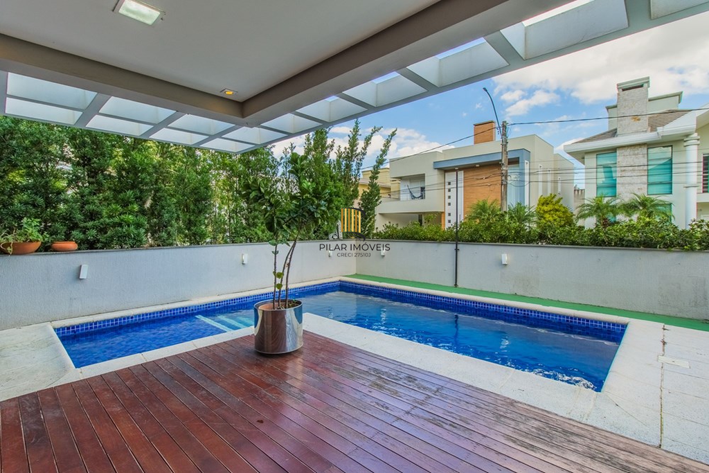 Casa 4 dormitórios no bairro Igara