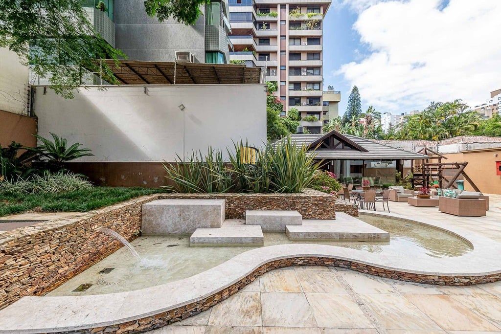 Apartamento 4 dormitórios no bairro Bela Vista