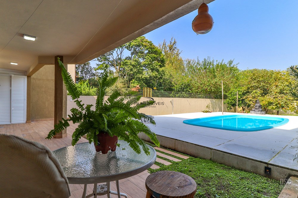 Casa 4 dormitórios no bairro Ipanema