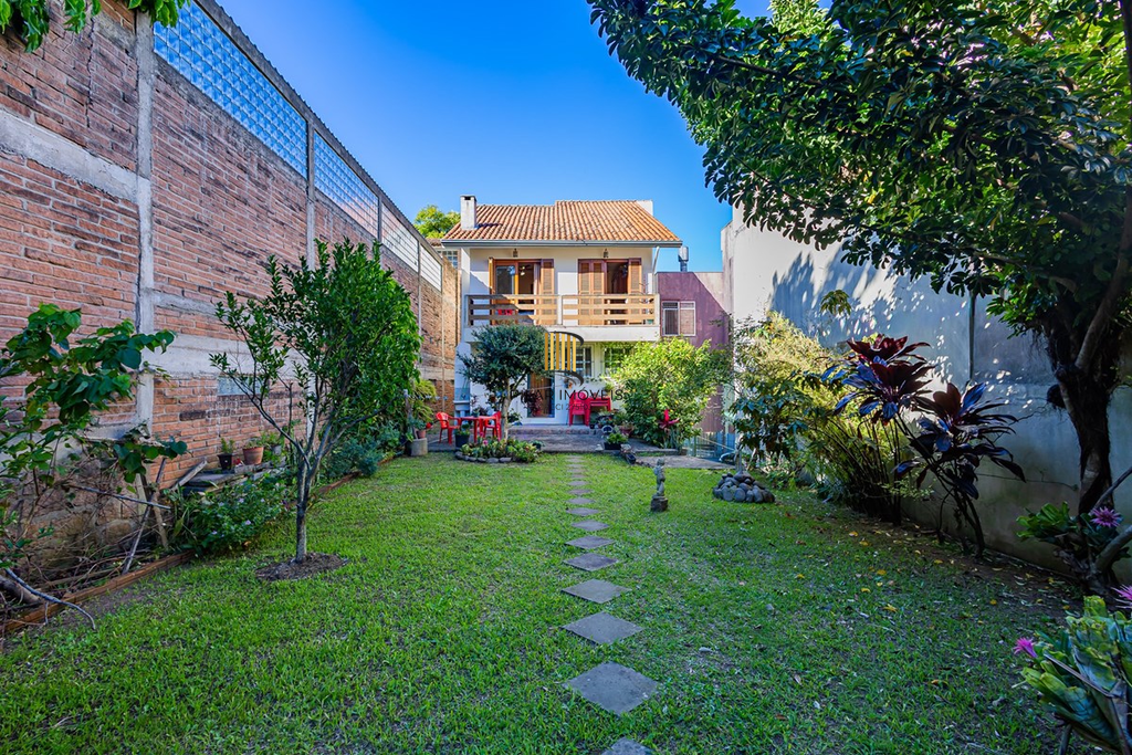 Casa 4 dormitórios no bairro Medianeira