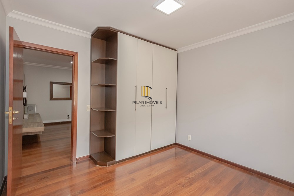 Casa 6 dormitórios no bairro Vila Jardim