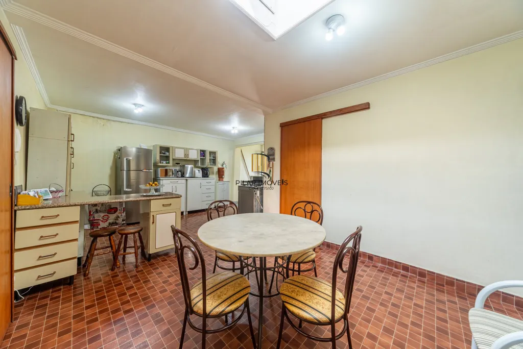 Casa 4 dormitórios no bairro Sarandi