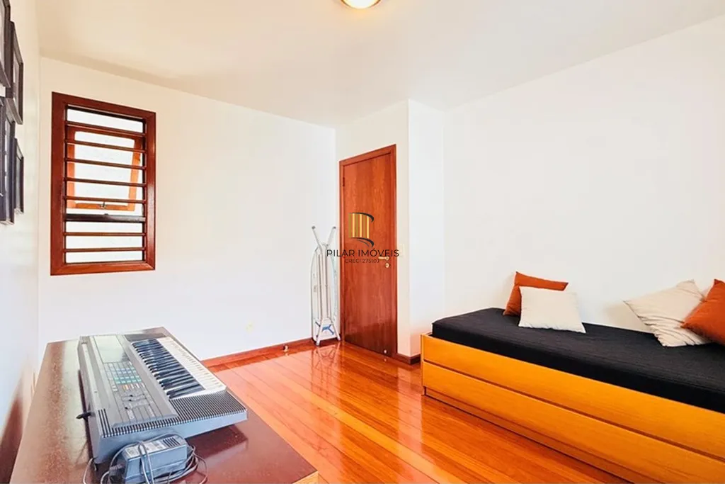 Casa 4 dormitórios no bairro Teresópolis