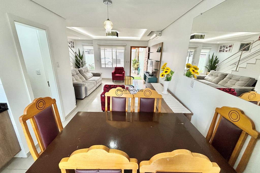 Casa 3 dormitórios no bairro Igara