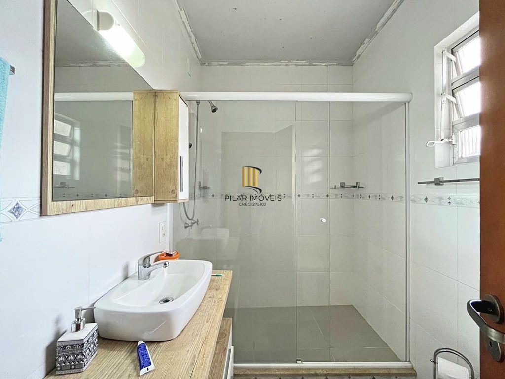 Casa 5 dormitórios no bairro Camaquã