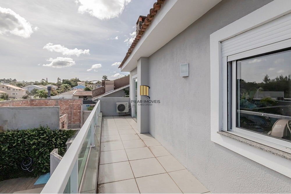 Casa 4 dormitórios no bairro Lomba do Pinheiro