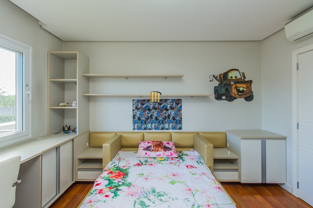 Casa 4 dormitórios no bairro Igara