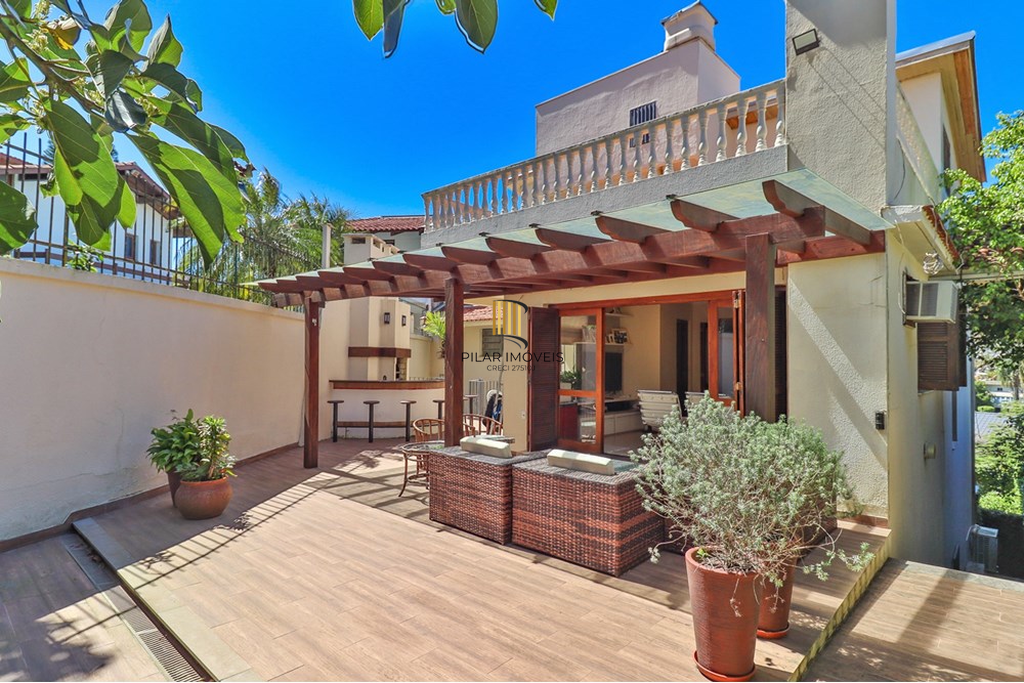 Casa 4 dormitórios no bairro Três Figueiras