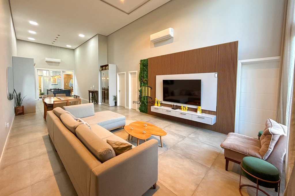 Casa 3 dormitórios no bairro Igara