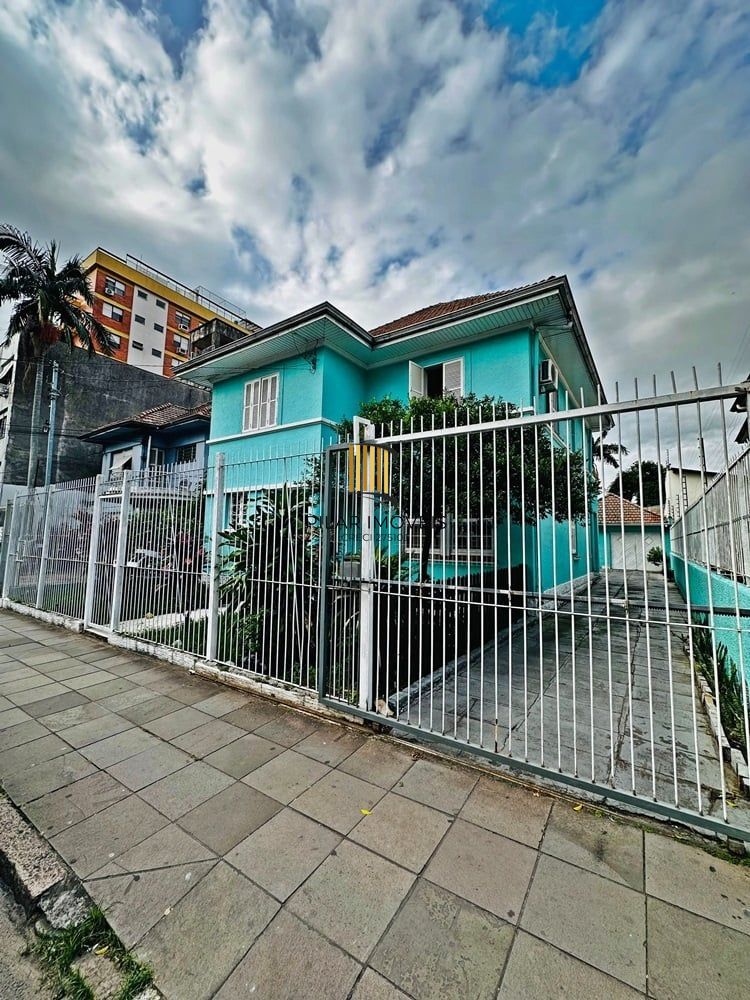 Casa 4 dormitórios no bairro Floresta