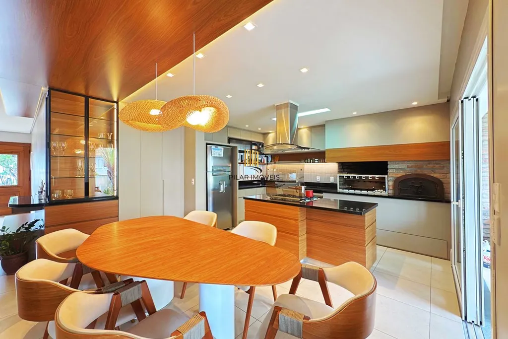 Casa 3 dormitórios no bairro Hípica