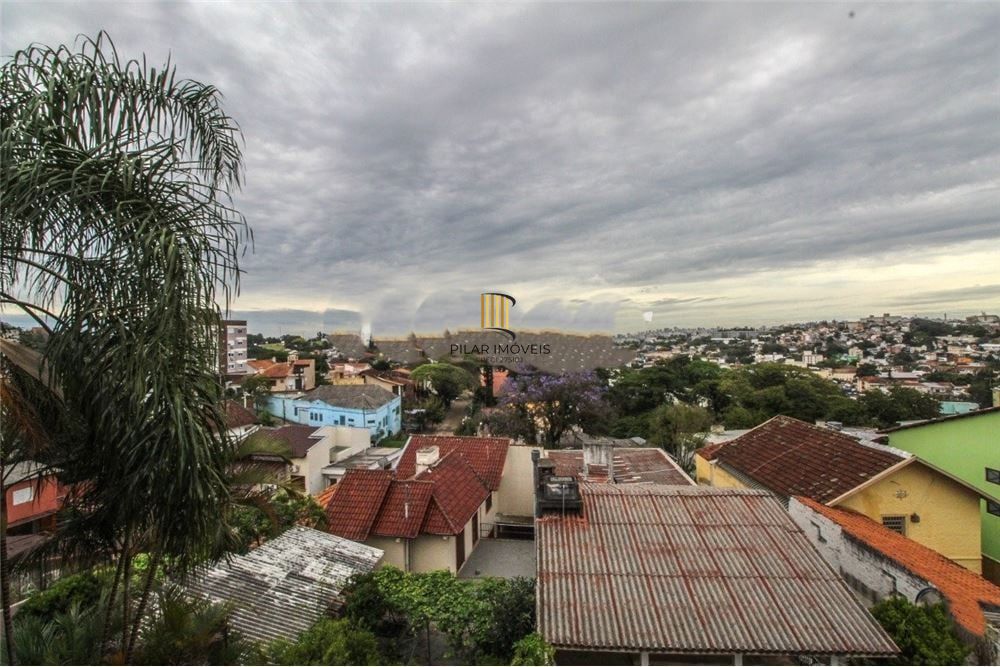 Casa 3 dormitórios no bairro Medianeira