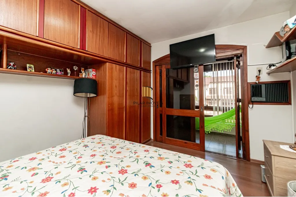 Casa 4 dormitórios no bairro Jardim Planalto