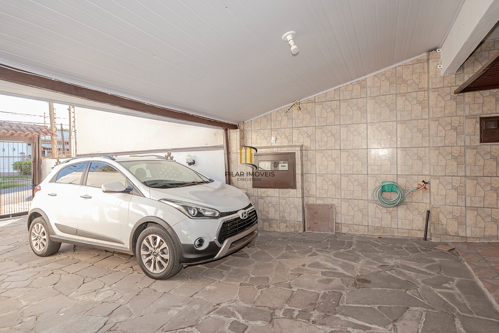 Casa 4 dormitórios no bairro Vila Nova
