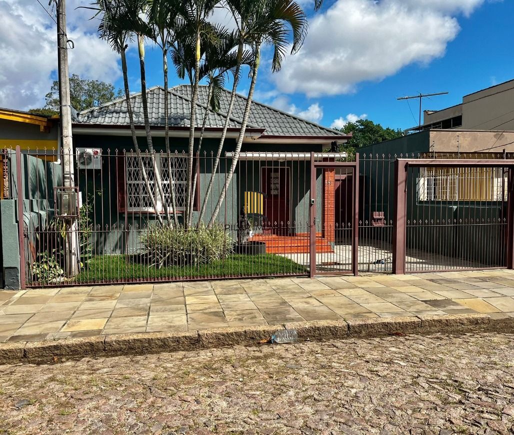 Casa toda reformada, 135 m² de área construída, churrasqueira e piscina - Pilar Imóveis