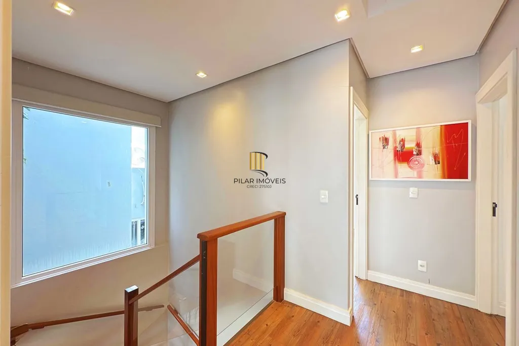 Casa 3 dormitórios no bairro Hípica