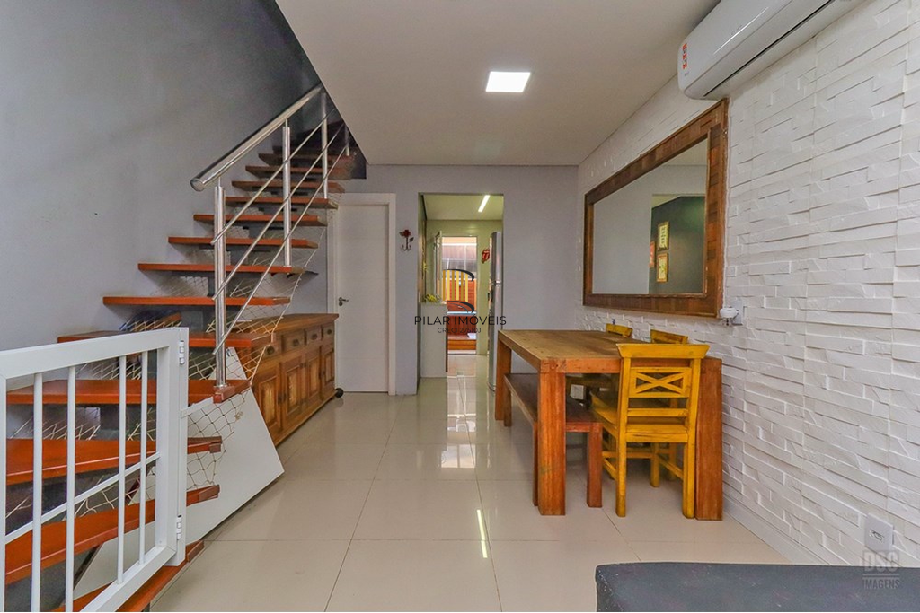 Casa 2 dormitórios no bairro Hípica