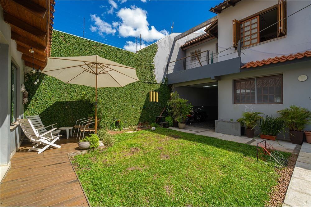 Casa 4 dormitórios no bairro Jardim Lindóia
