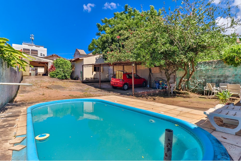 Casa 6 dormitórios no bairro Teresópolis