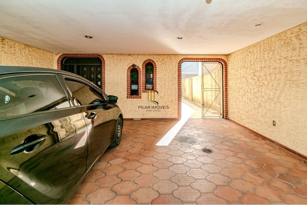 Casa 3 dormitórios no bairro Passo da Areia