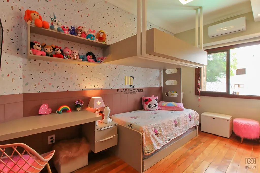 Casa 3 dormitórios no bairro Hípica