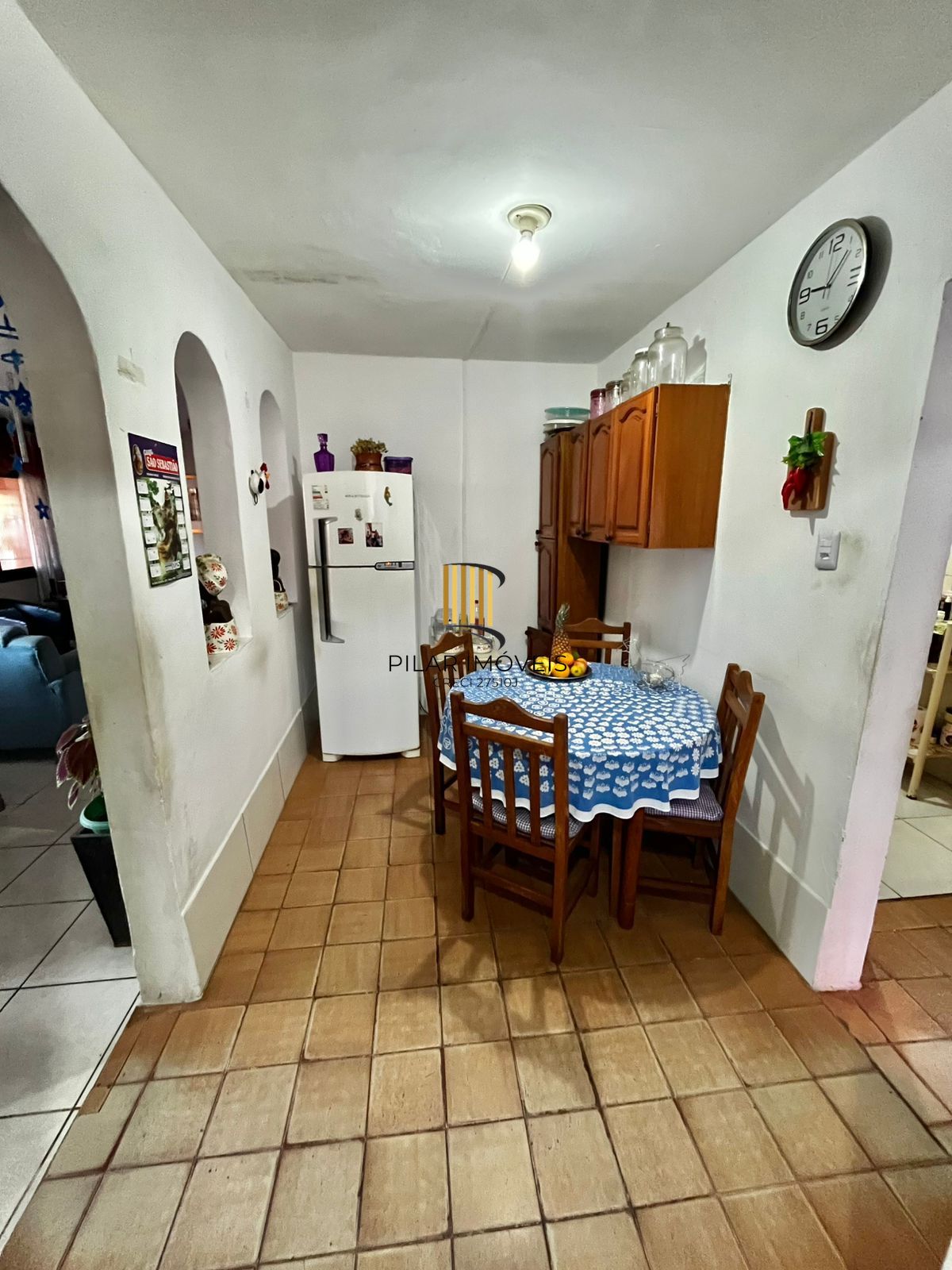 Casa na Rua Marista, Partenon, com 11,00 de frente por 23,00 de frente a fundos