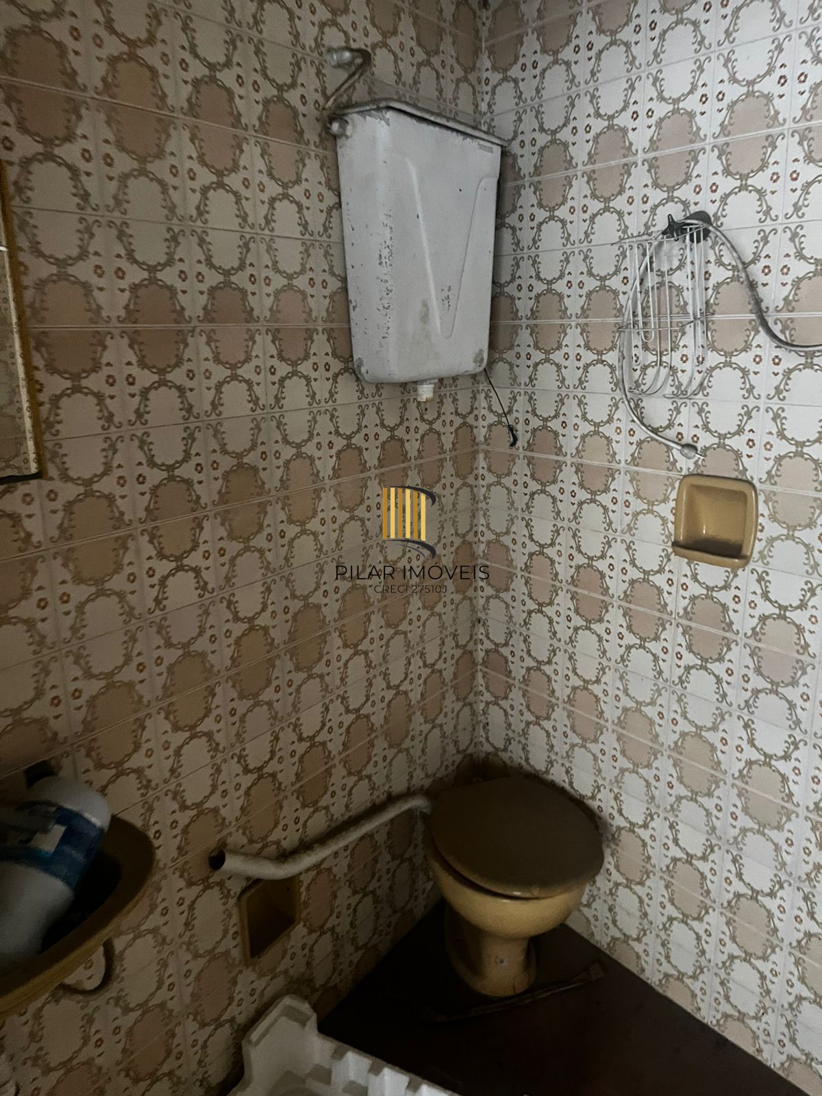 Casa no Passo da Areia, precisa reformas, terreno de 270 m²