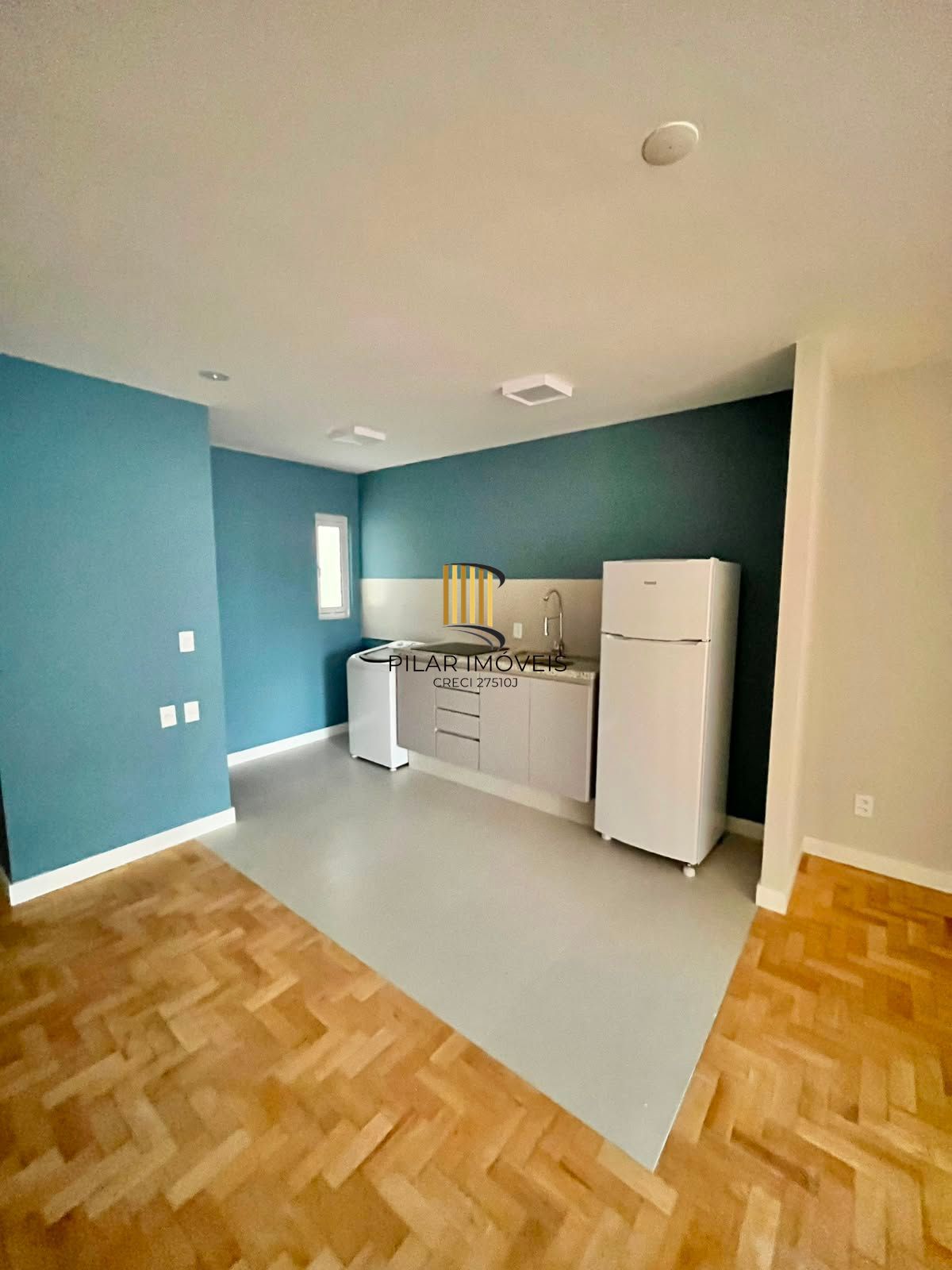 Lindo apto de 01 dorm, com 50 m2, no Passo da Areia, próximo ao Shopping Wallig