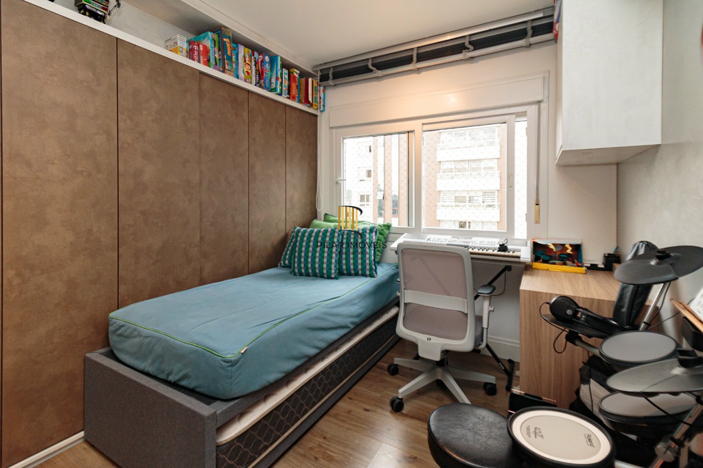 Apartamento 4 dormitórios no bairro Menino Deus
