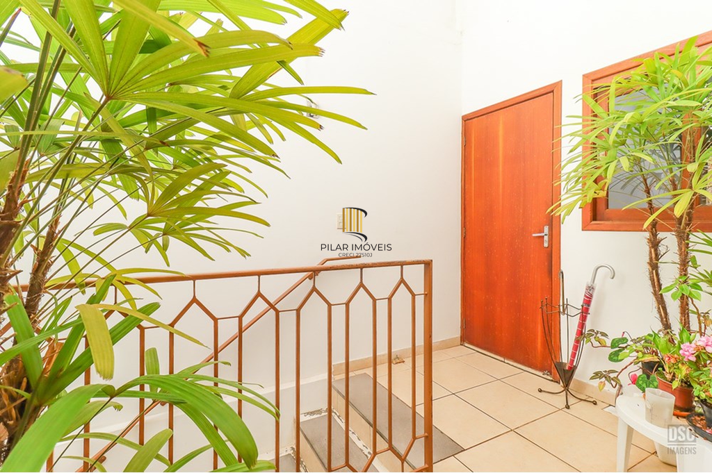 Casa 5 dormitórios no bairro Ipanema