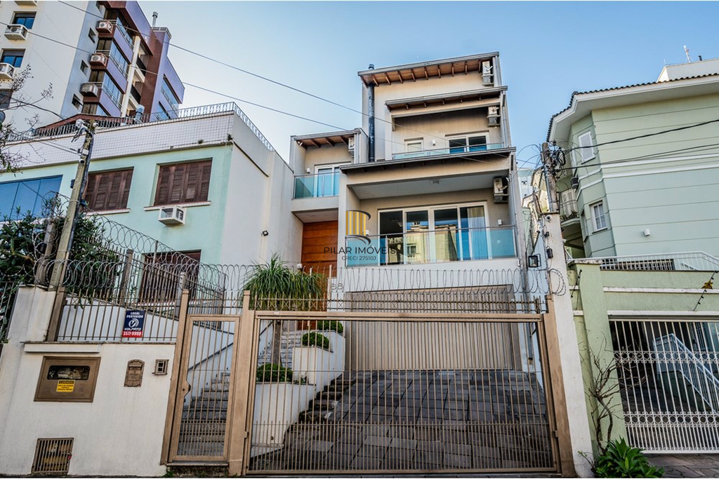 Casa 5 dormitórios no bairro Menino Deus