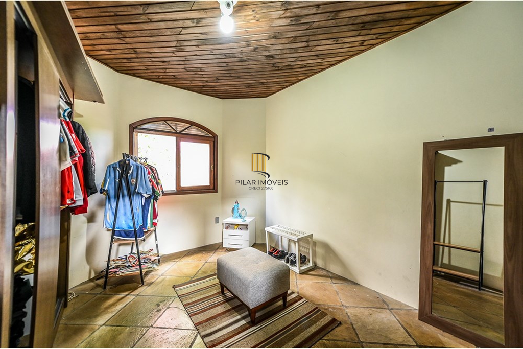 Casa 4 dormitórios no bairro Ipanema