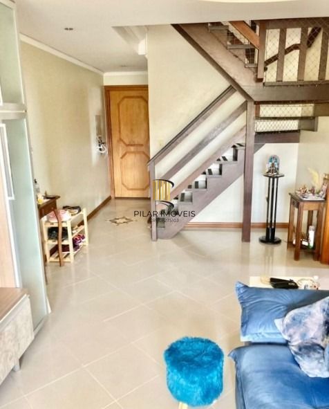 Excelente cobertura, 03 dorm com suite, churrasqueira, piscina e vista.