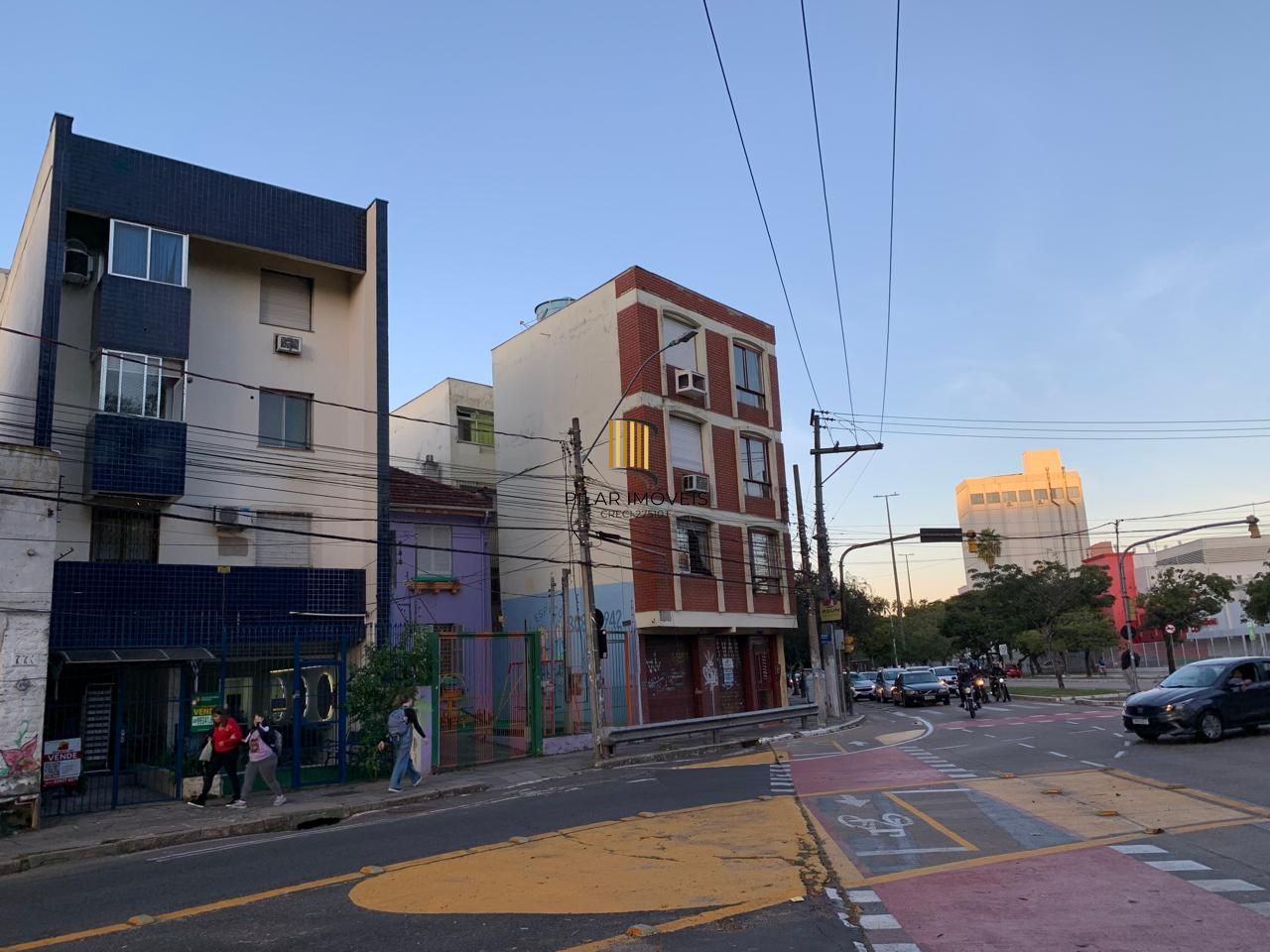 01 dormitório, na João Alfredo, Cidade Baixa, com 36 m2, 01 lance de escada