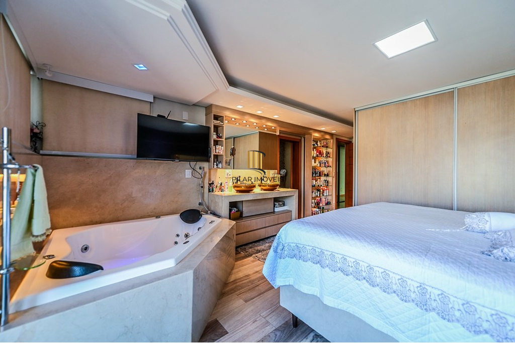 Casa 5 dormitórios no bairro Menino Deus