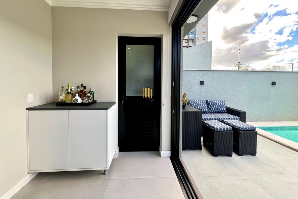 Casa 3 dormitórios no bairro Igara