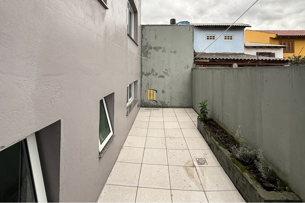 Casa 5 dormitórios no bairro Igara
