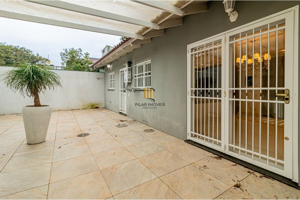 Casa 4 dormitórios no bairro Nonoai