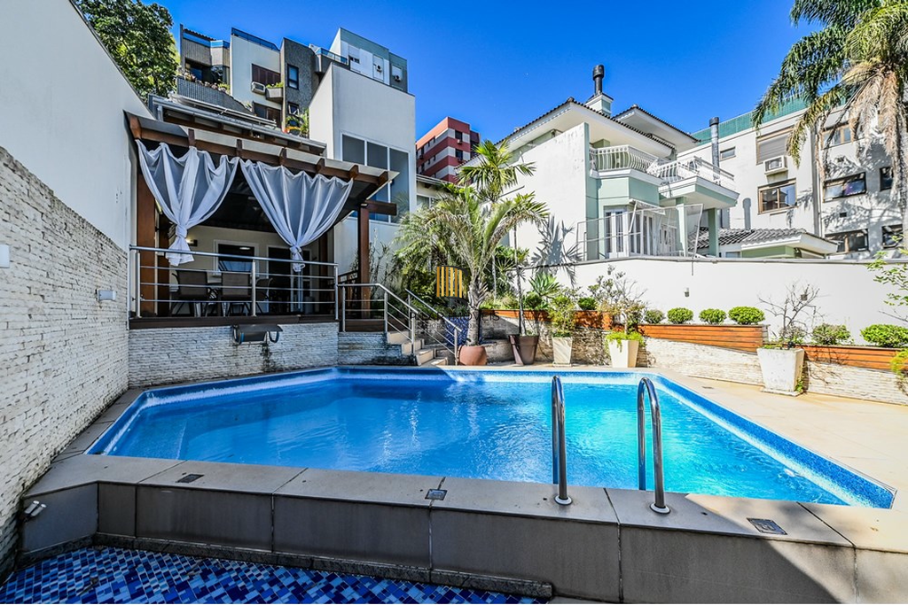 Casa 5 dormitórios no bairro Menino Deus